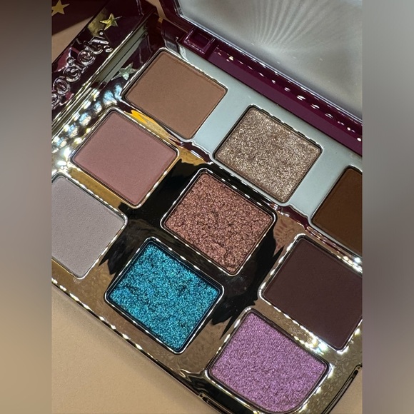 Nib polite society SANTA KNOWs 😉 eyeshadow palette - Picture 3 of 6